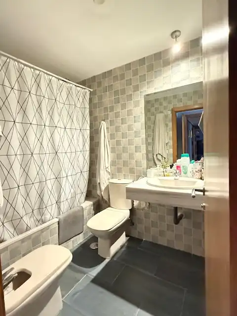 Baño de Piso en venta en Mairena del Aljarafe con Aire acondicionado y Piscina comunitaria