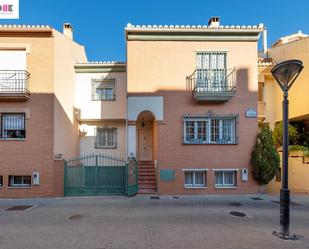 Vista exterior de Casa o xalet en venda en  Granada Capital amb Calefacció, Jardí privat i Parquet