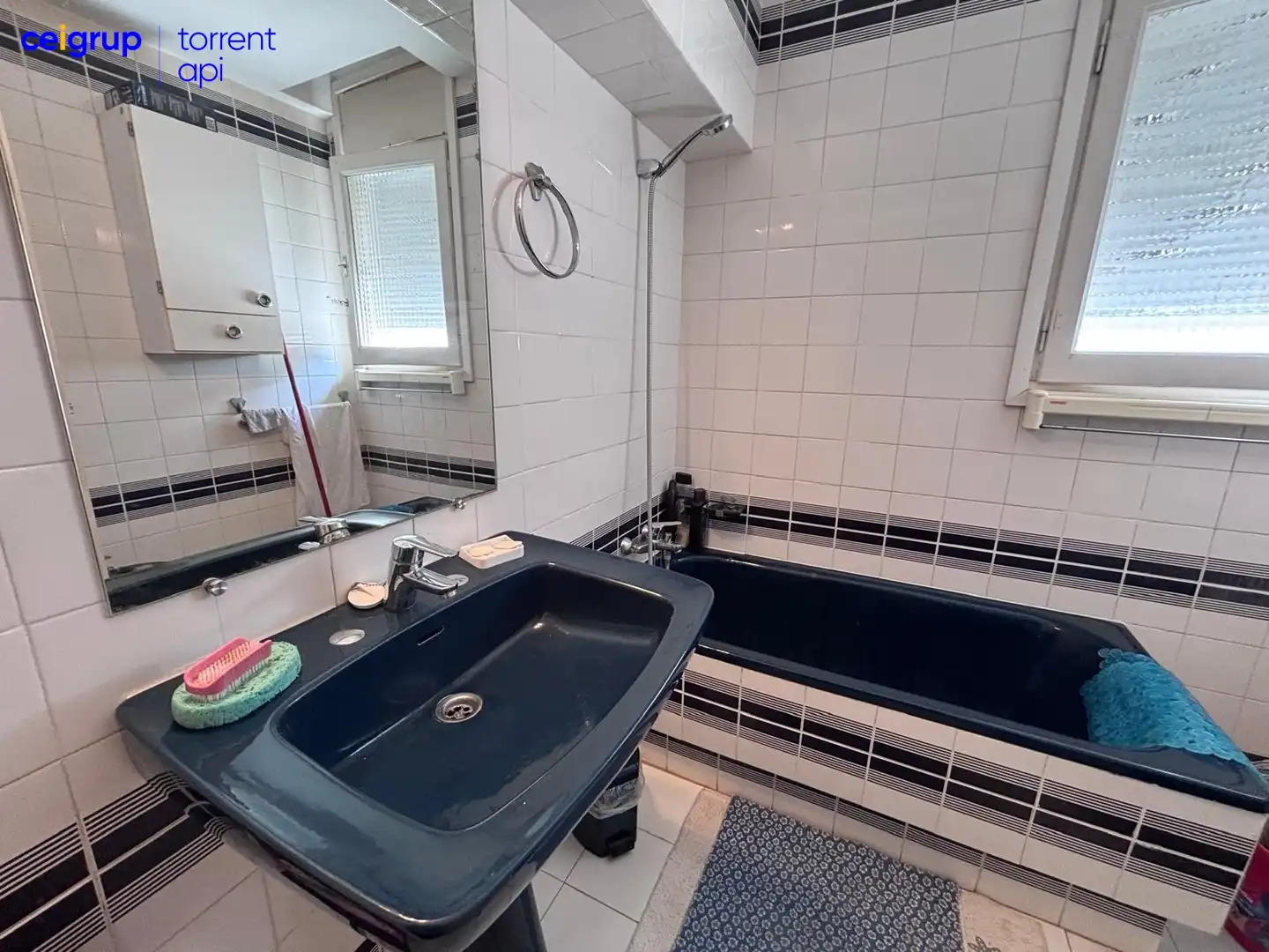 Bathroom of Flat for sale in L'Escala  with Terrace, Swimming Pool and Furnished