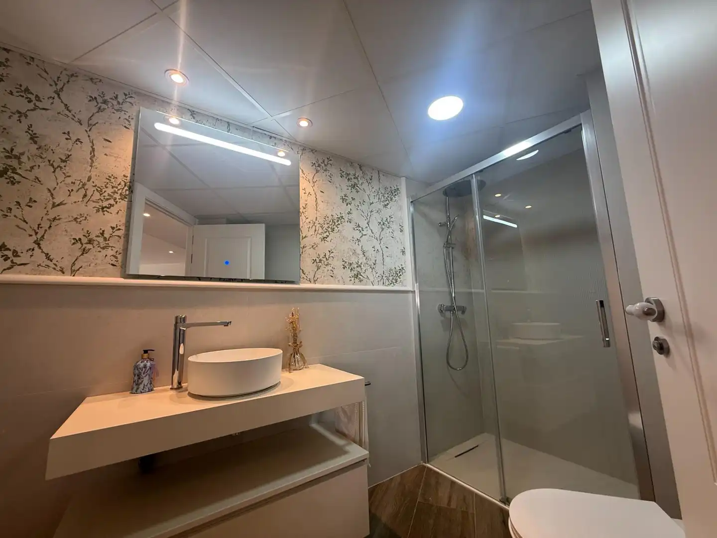 Badezimmer von Wohnung zur Miete in Almería mit Klimaanlage, Terrasse und Möbliert