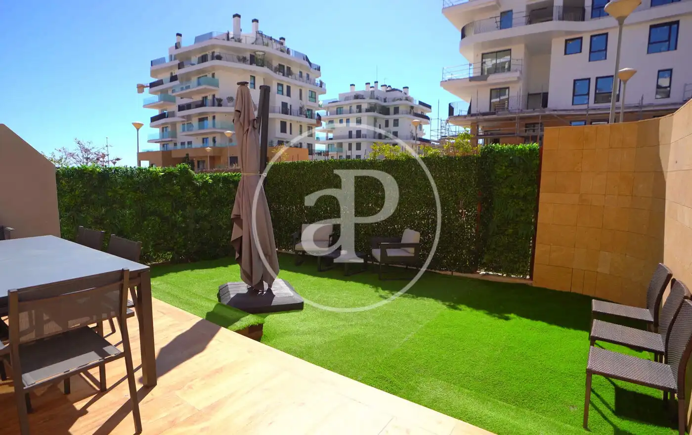 Terrasse von Einfamilien-Reihenhaus zum Verkauf in Villajoyosa / La Vila Joiosa mit Klimaanlage, Heizung und Privatgarten