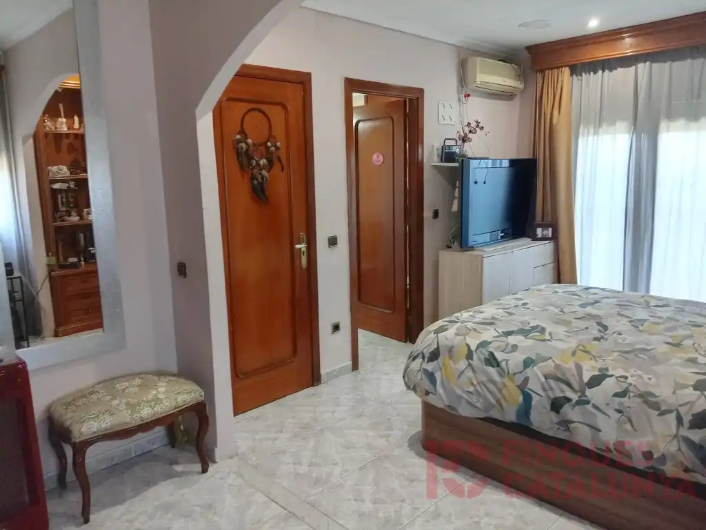 Dormitori de Casa o xalet en venda en Vilobí d'Onyar