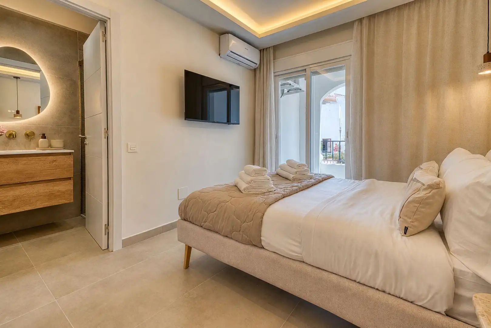 Dormitori de Apartament de lloguer en Marbella amb Aire condicionat, Terrassa i Traster