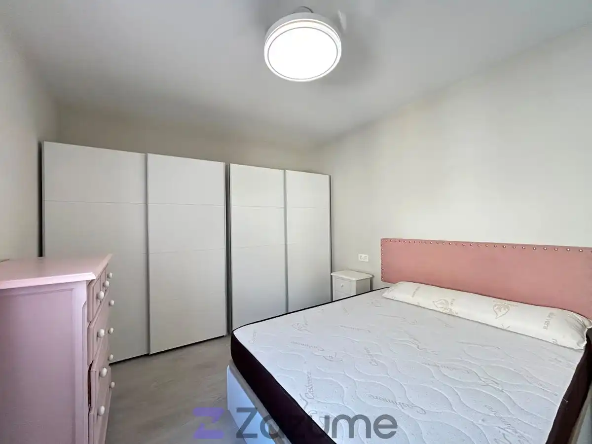 Habitación de Ático de alquiler en Granada con Aire acondicionado, Calefacción y Terraza