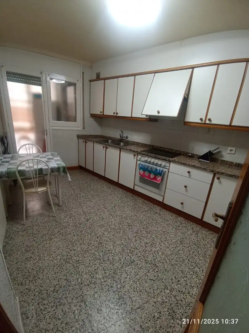 Cuina de Pis en venda en Berga amb Calefacció, Traster i Balcó