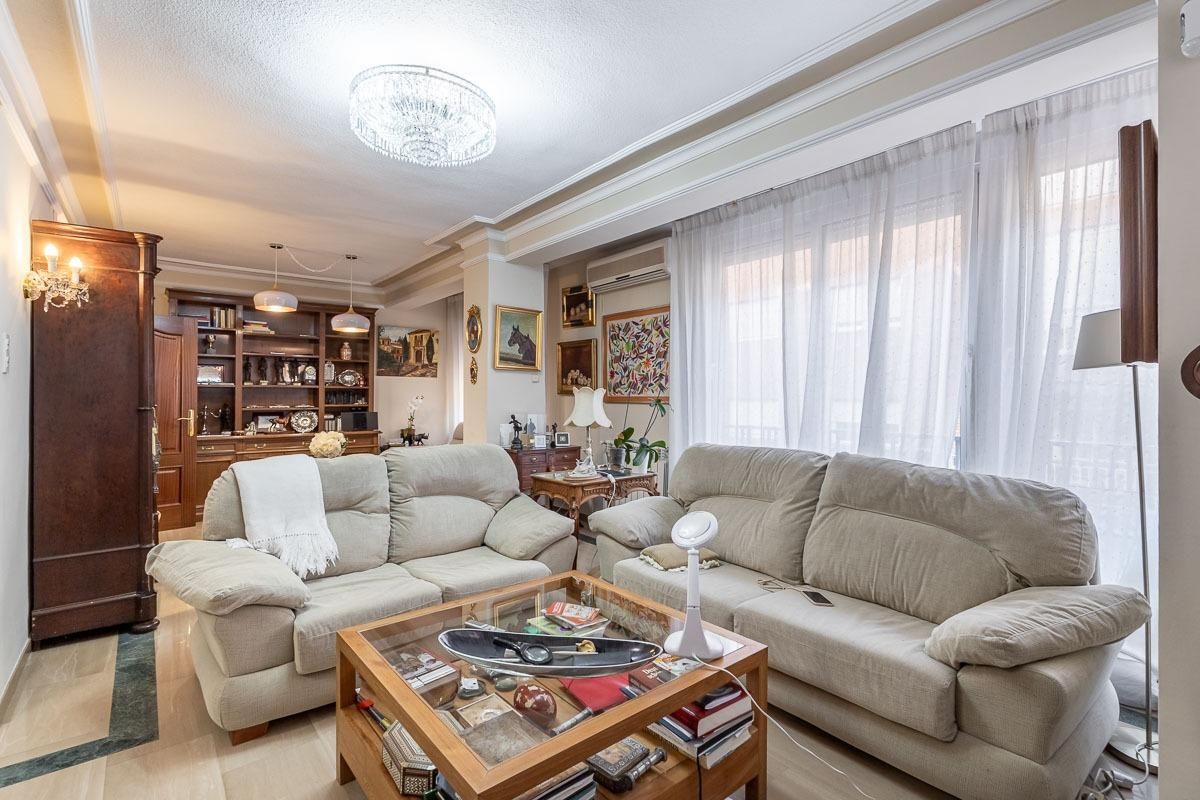 Living room of Flat for sale in  Granada Capital  with Air Conditioner and Heating