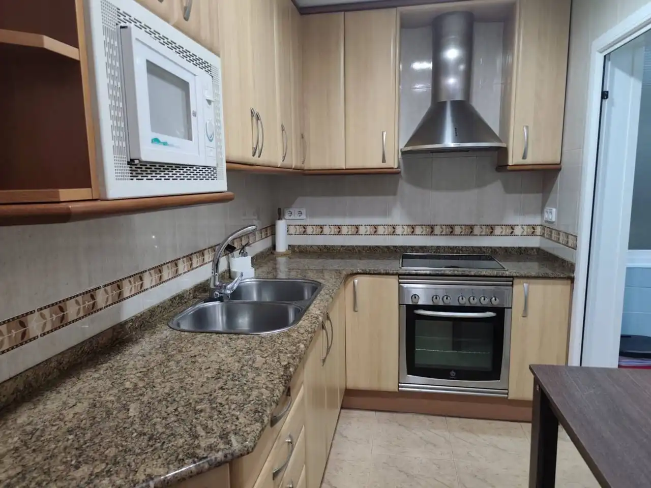 Cuina de Apartament en venda en Canovelles amb Calefacció i Balcó