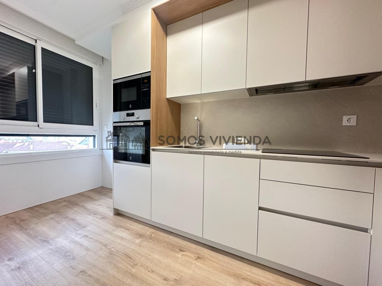 Cuina de Apartament de lloguer en Ourense Capital  amb Calefacció