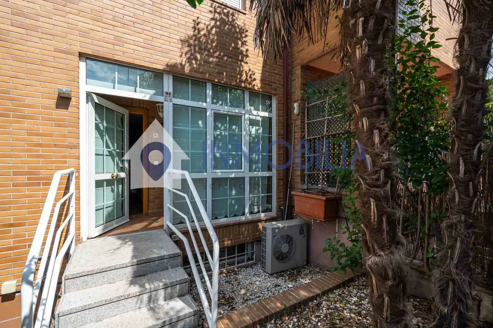 Vista exterior de Casa adosada en venta en Madrid con Aire acondicionado, Calefacción y Jardín privado