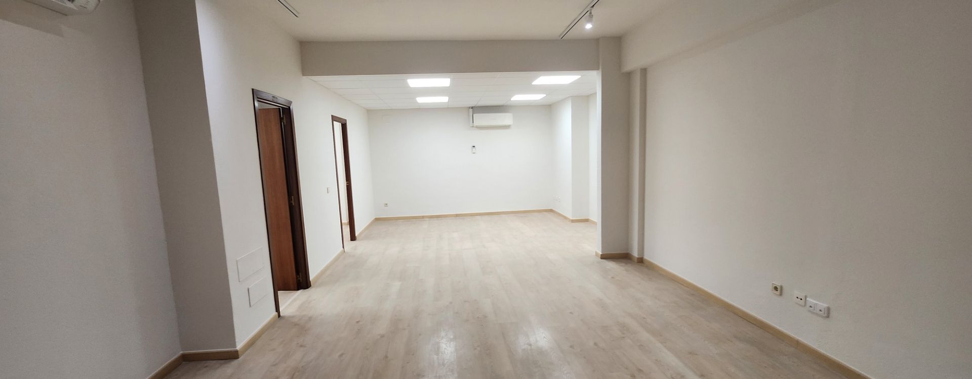 Büro zur Miete in Carrer d'En Vilanova, 1A, El Sindicat, Centre