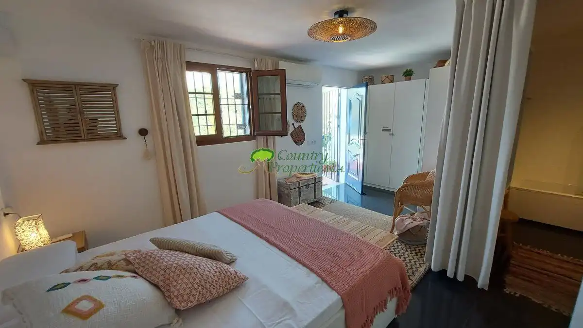 Habitación de Finca rústica en venta en Torrox con Aire acondicionado, Calefacción y Jardín privado