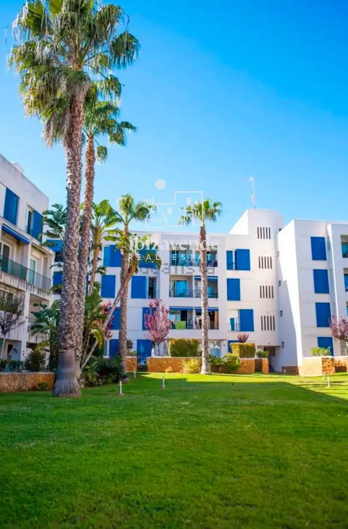 Außenansicht von Dachboden zur Miete in Santa Eulària des Riu mit Terrasse, Schwimmbad und Möbliert
