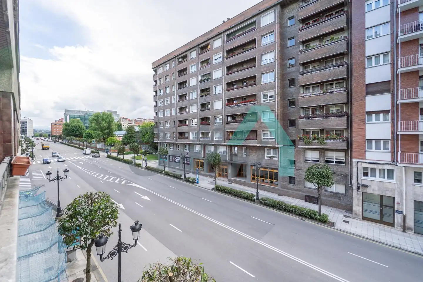 Vista exterior de Piso en venta en Oviedo  con Calefacción, Terraza y Trastero