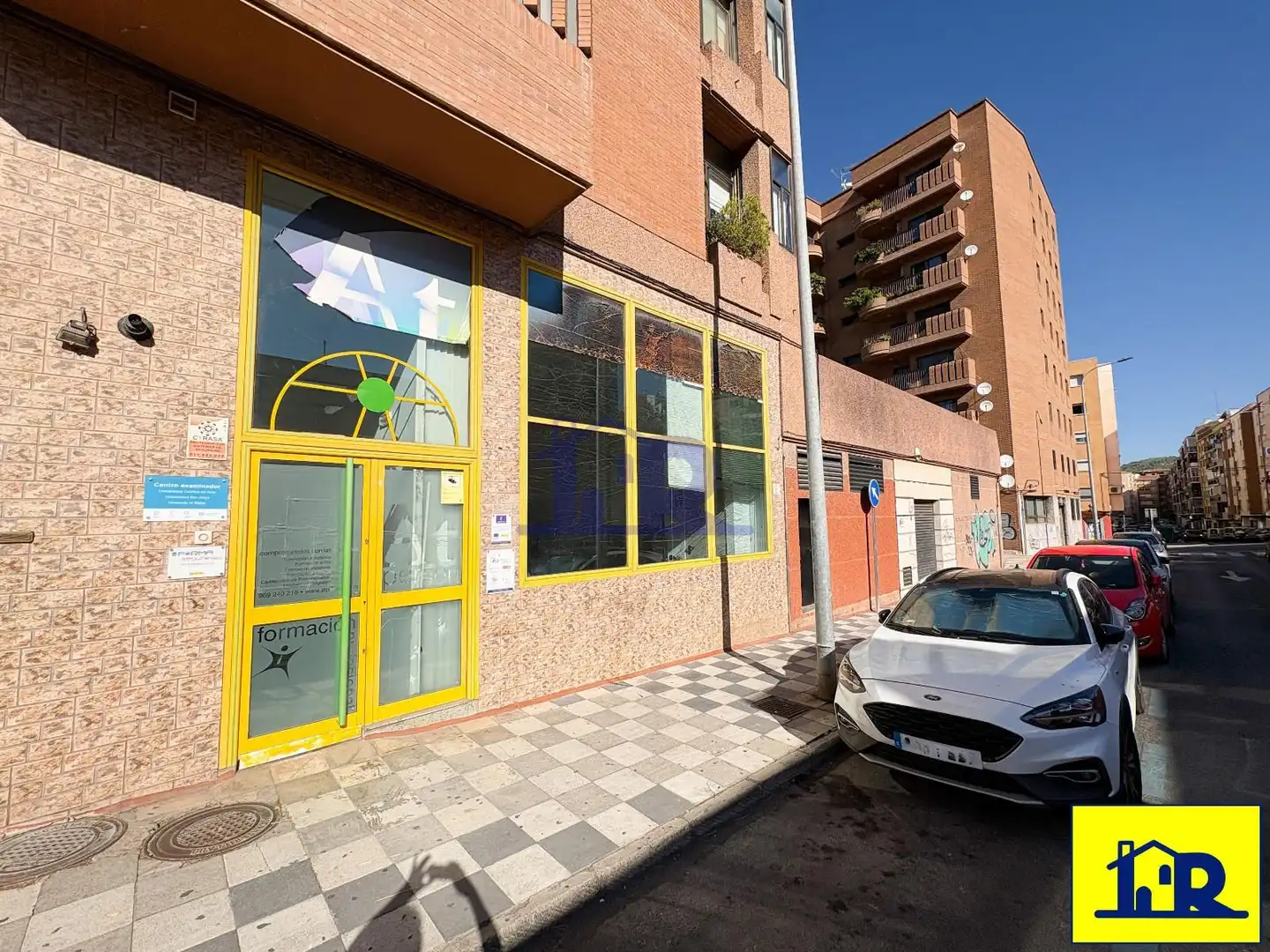 Local comercial de lloguer a DEL ROMERO 2. (ENTRADA JORGE TORNER. FRENTE AL COLEGIO LA PAZ)