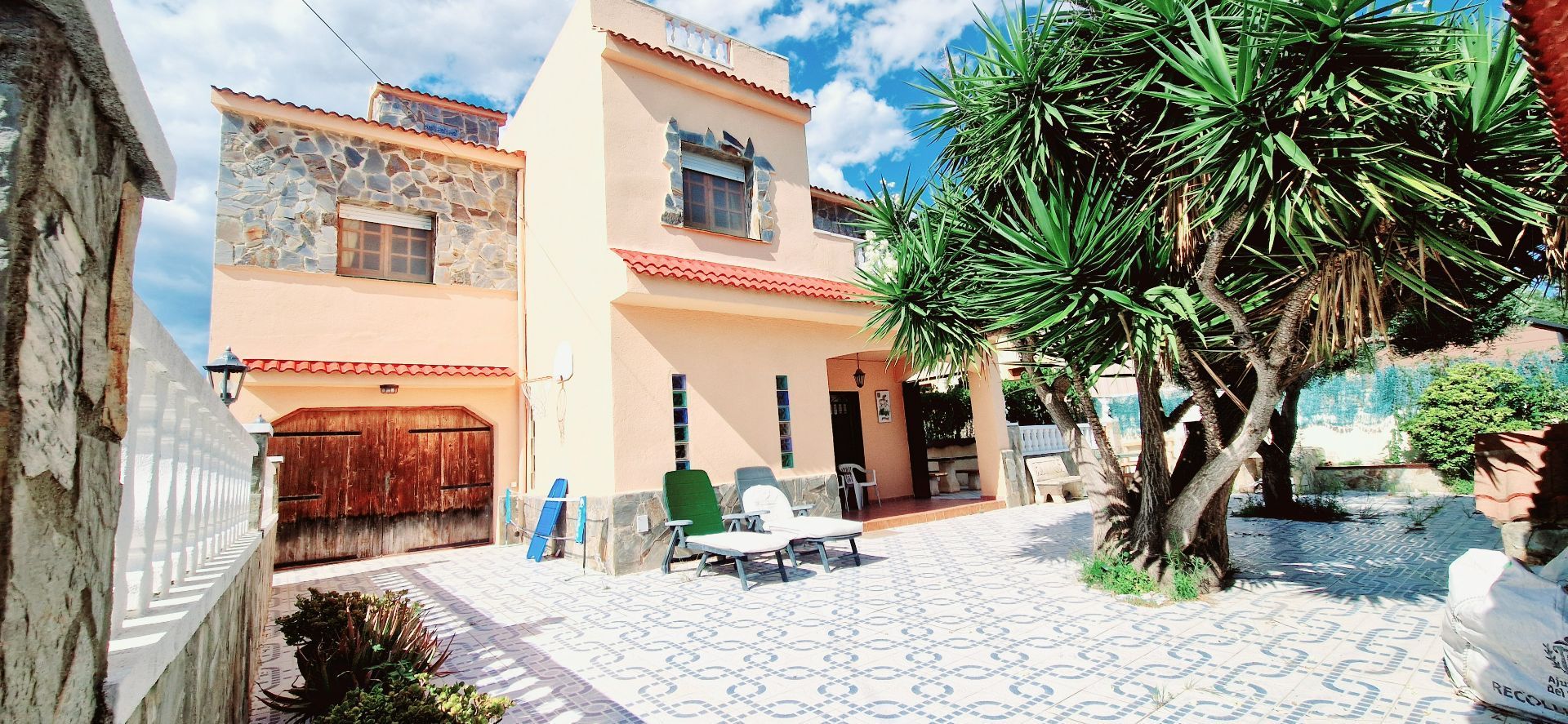 Exterior view of House or chalet for sale in El Vendrell  with Private garden, Terrace and Storage room