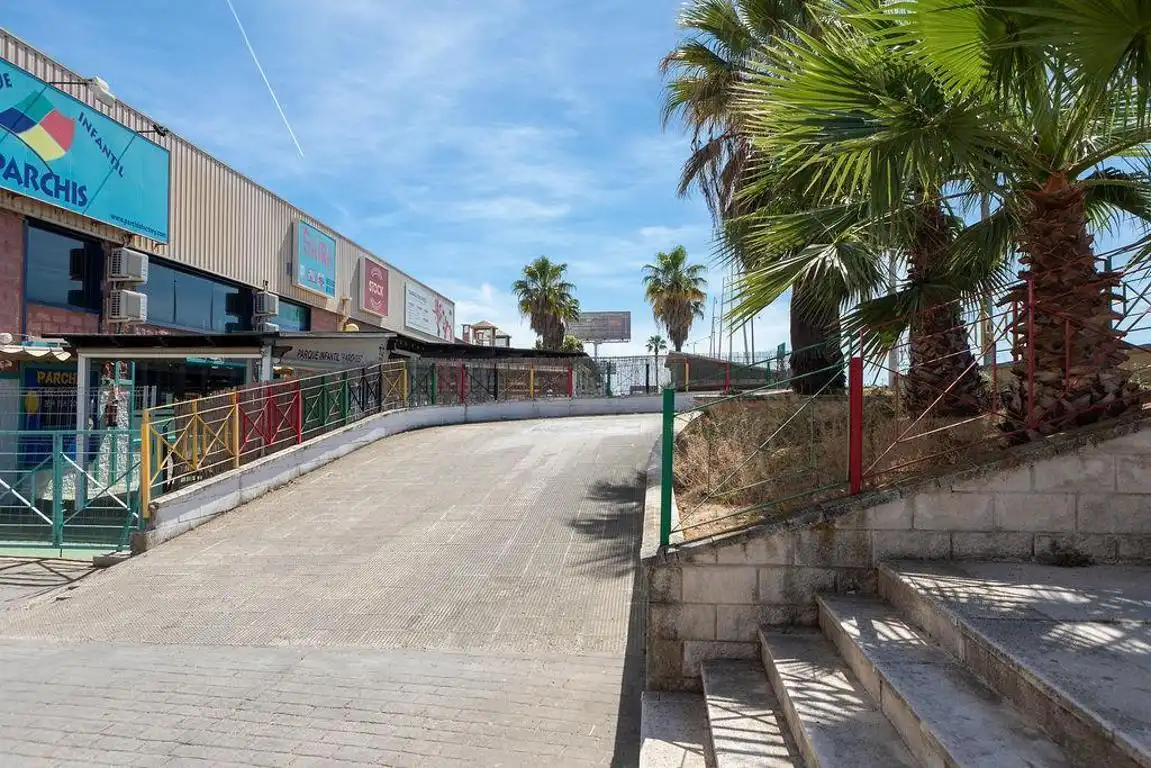 Vista exterior de Nave industrial en venta en Avenida Juan Diego