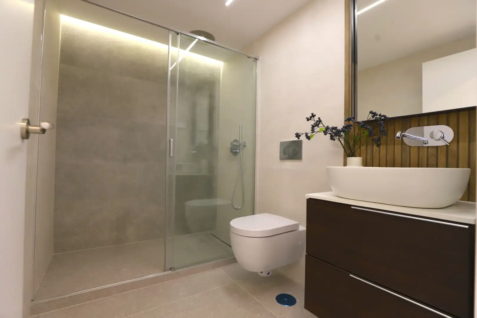 Bathroom of Houses for sale in Madrid  with Air Conditioner, Heating and Parquet flooring