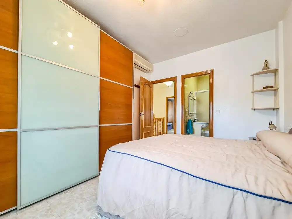 Schlafzimmer von Einfamilien-Reihenhaus zum Verkauf in Huércal-Overa mit Klimaanlage, Heizung und Terrasse