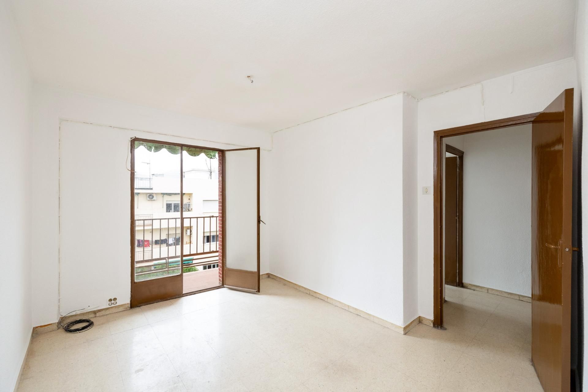Flat for sale in  Granada Capital  with Balcony