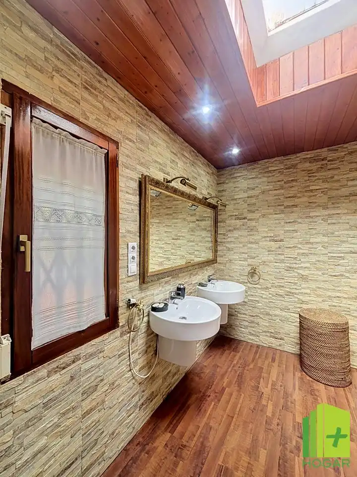 Baño de Casa adosada en venta en Jaén con Aire acondicionado, Jardín privado y Terraza
