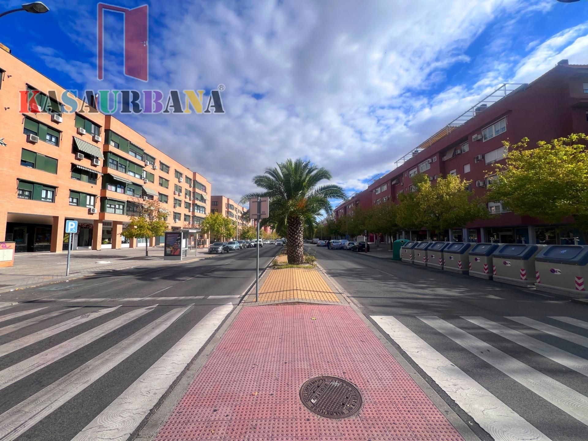 Vista exterior de Local en venda en Valdemoro amb Aire condicionat i Terrassa