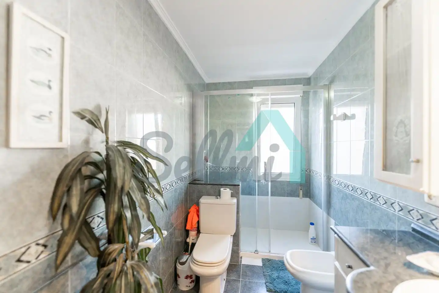 Bathroom of Flat for rent in Gijón   with Heating, Furnished and Internet