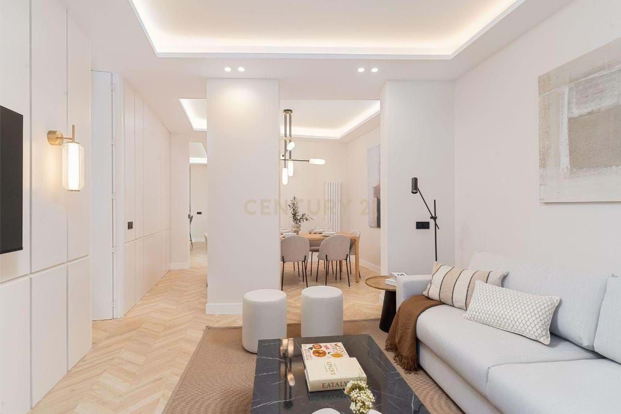 Living room of Flat for sale in  Madrid Capital  with Air Conditioner and Furnished