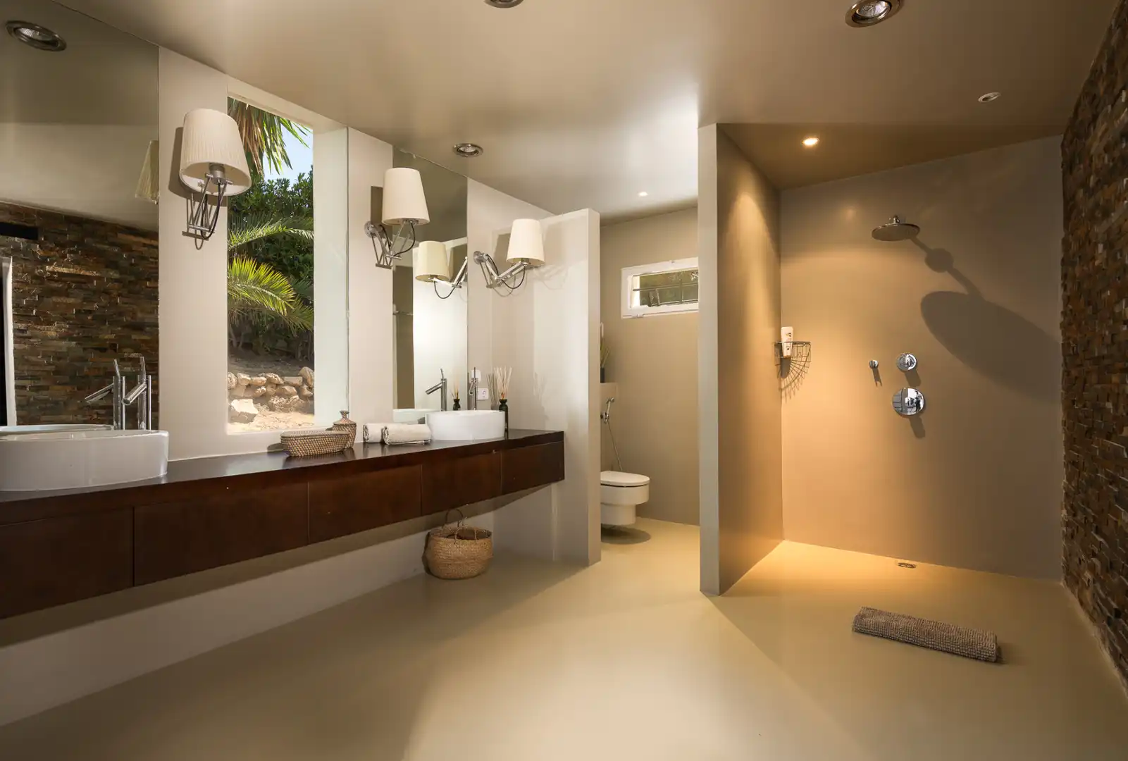Badezimmer von Haus oder Chalet zum Verkauf in Marbella mit Klimaanlage, Privatgarten und Terrasse