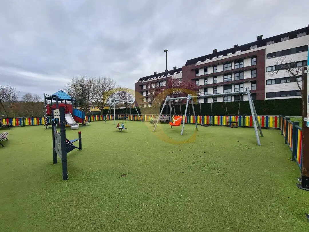 Parkplatz von Wohnung zum Verkauf in Oviedo  mit Heizung, Privatgarten und Terrasse