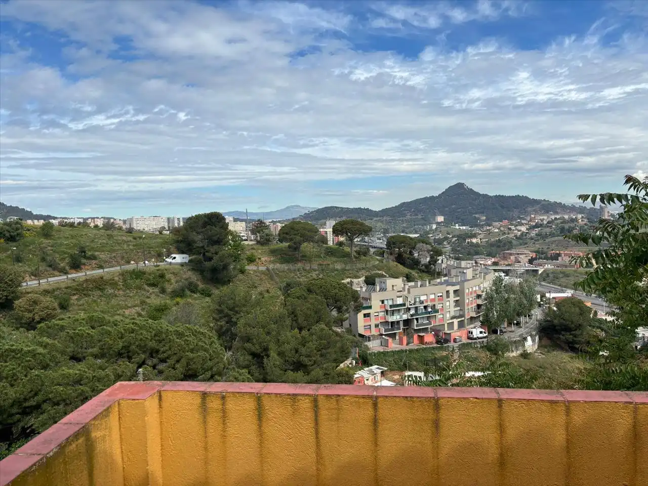 Vista exterior de Casa o xalet en venda en Barcelona amb Calefacció, Parquet i Terrassa
