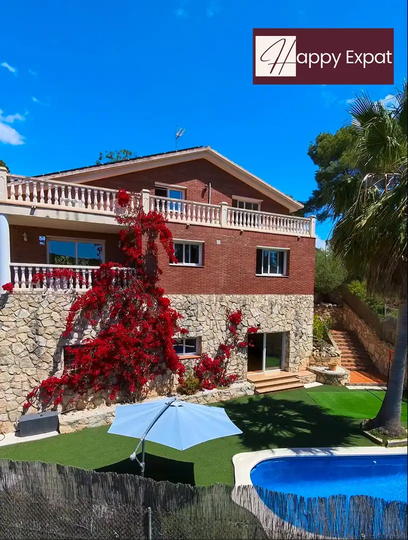 Chalet con piscina en venta en Olivella