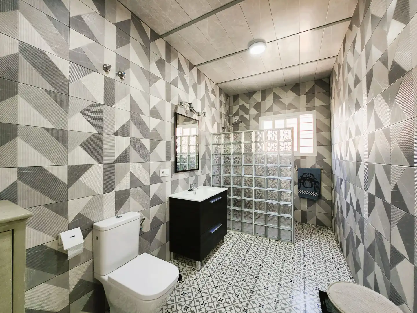Baño de Casa o chalet en venta en Alcalá de Guadaira con Aire acondicionado, Calefacción y Jardín privado