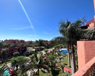 Exterior view of Flat for sale in Estepona  with Terrace, Furnished and Community pool