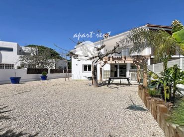 House with balcony for sale in peni