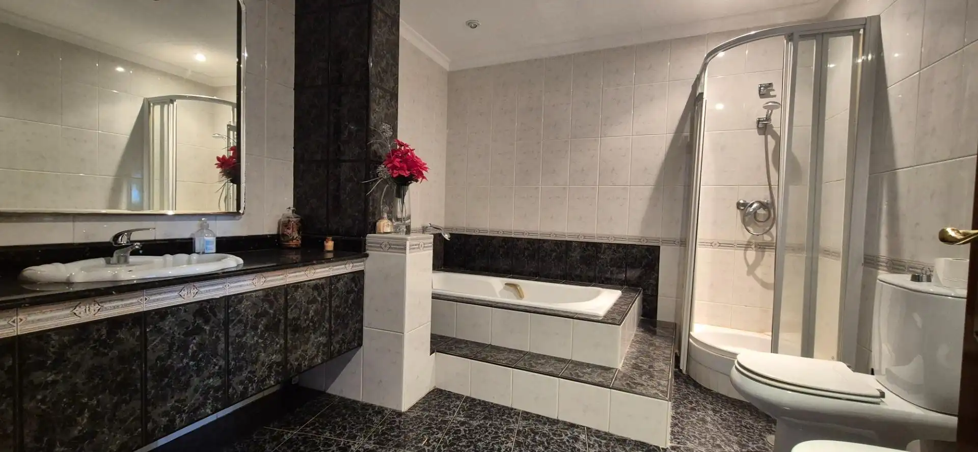 Baño de Casa o chalet en venta en Málaga con Aire acondicionado, Jardín privado y Terraza
