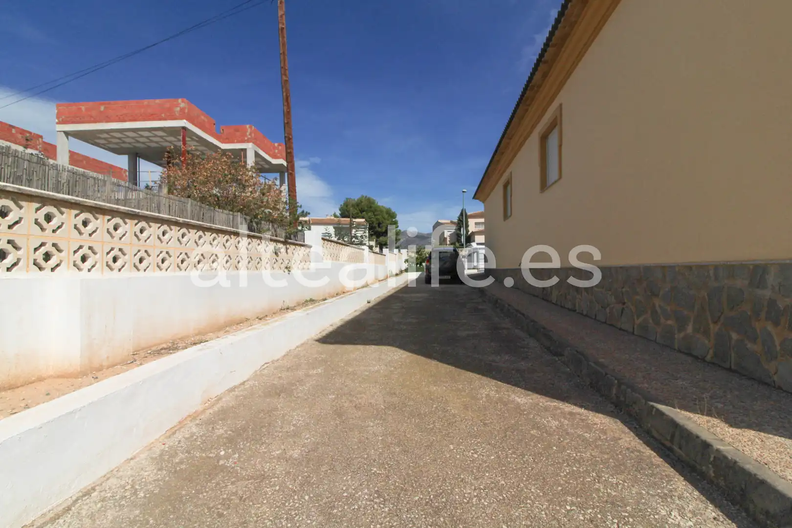 Außenansicht von Haus oder Chalet zum Verkauf in La Nucia mit Privatgarten, Terrasse und Abstellraum