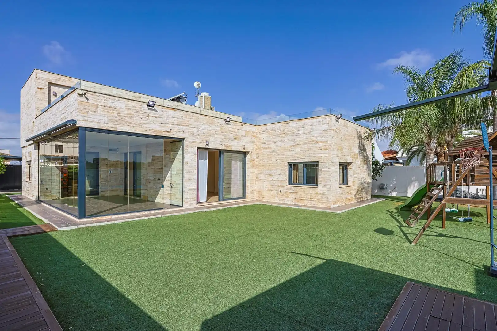 Villa avec terrasse à vendre à Urbanizacion PINO GRANDE