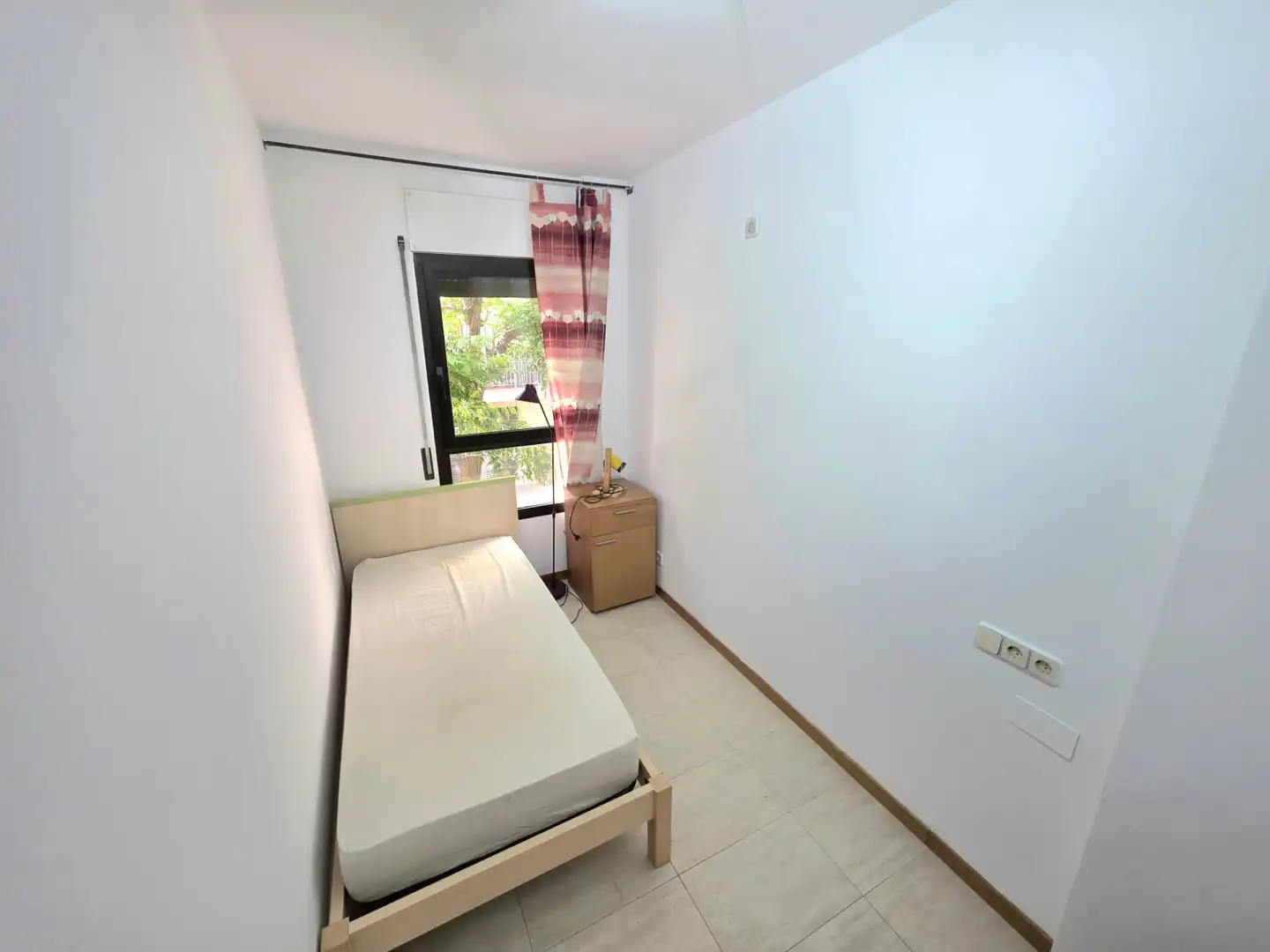 Habitación de Piso de alquiler en Sabadell con Calefacción, Parquet y Amueblado