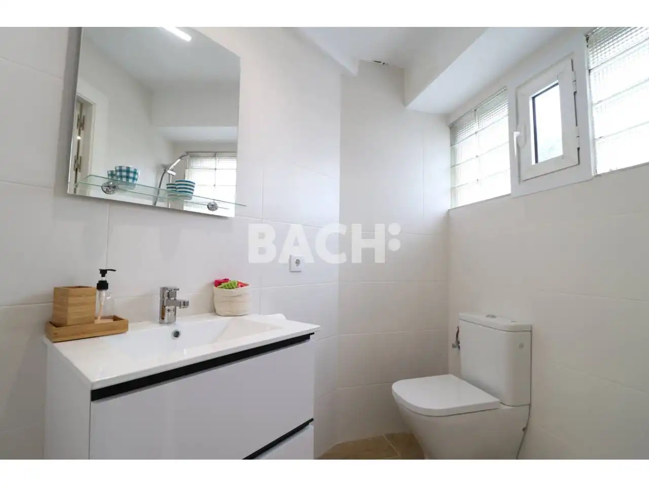 Baño de Piso en venta en Vic con Calefacción y Balcón