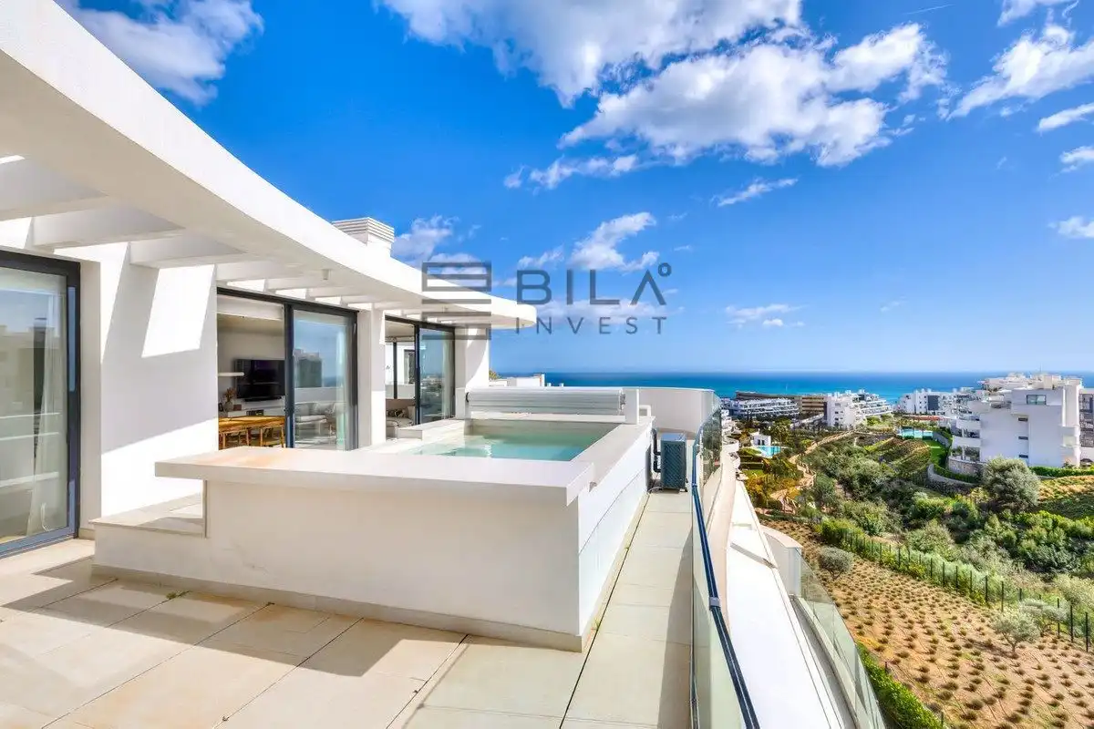 Vista exterior de Àtic en venda en Fuengirola amb Aire condicionat, Terrassa i Traster