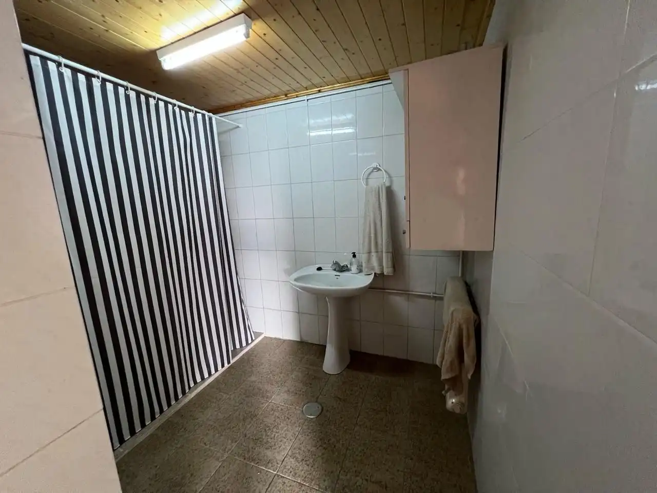 Bathroom of Houses for sale in Ourense Capital   with Heating, Terrace and Swimming Pool