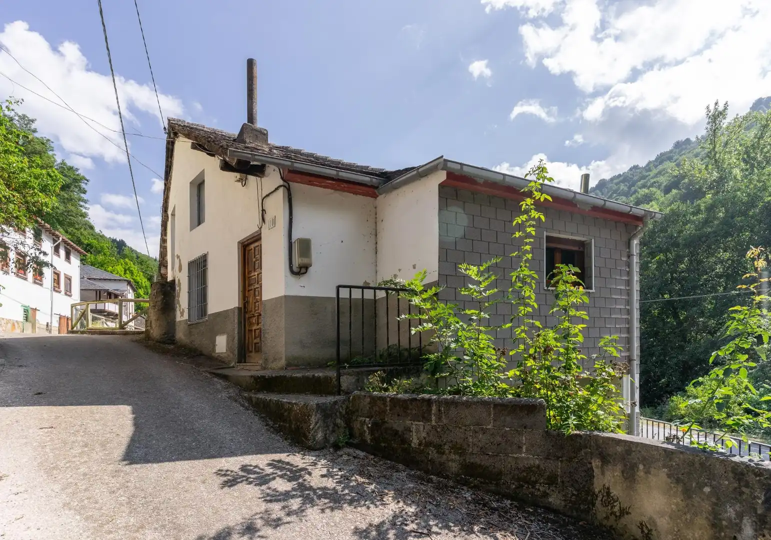 Vista exterior de Finca rústica en venda en Cangas del Narcea amb Calefacció i Traster