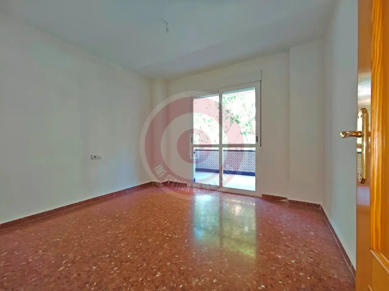 Wohnung zum Verkauf in Málaga mit Klimaanlage, Terrasse und Alarm
