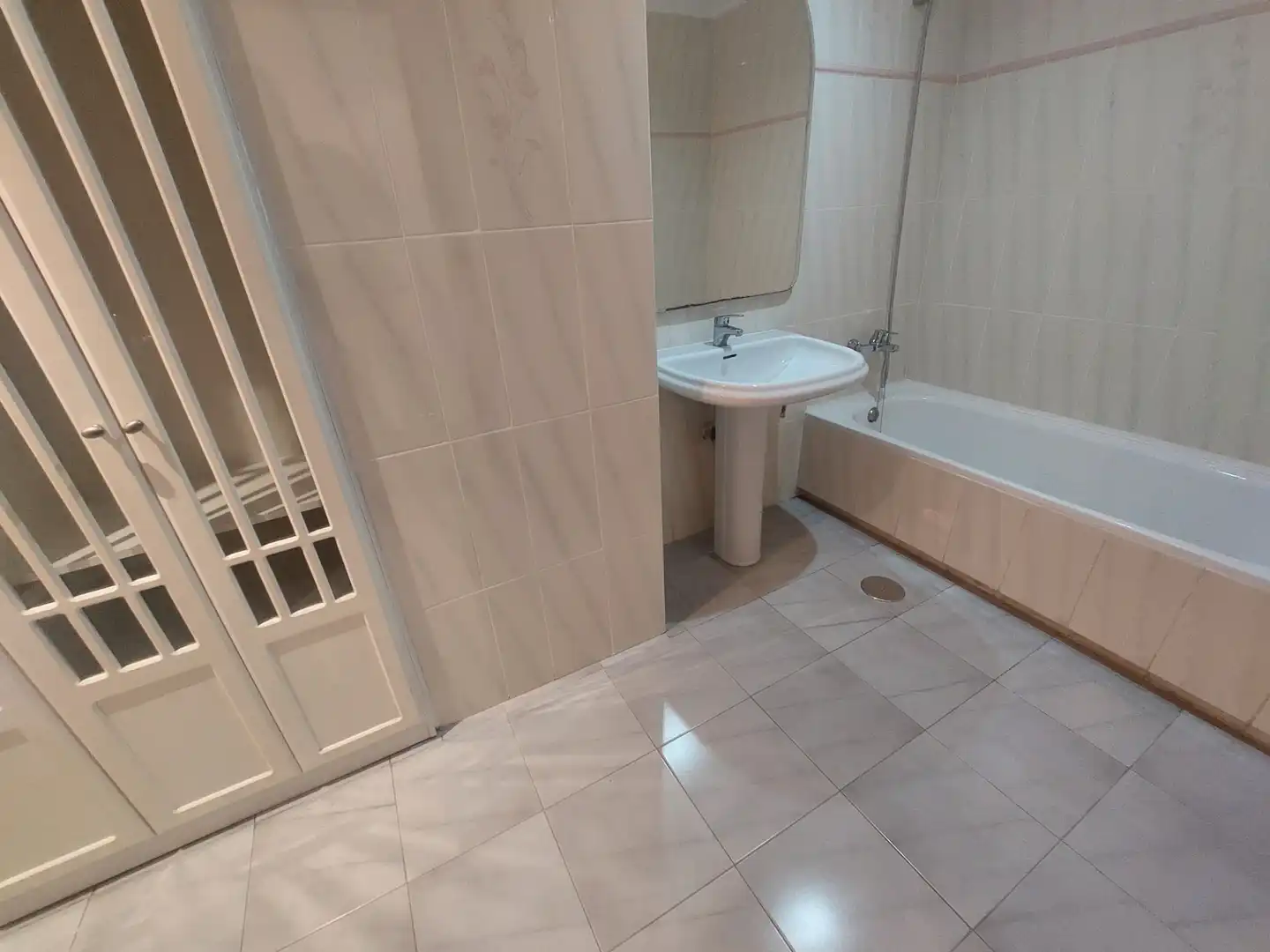 Badezimmer von Wohnung zur Miete in Elche / Elx