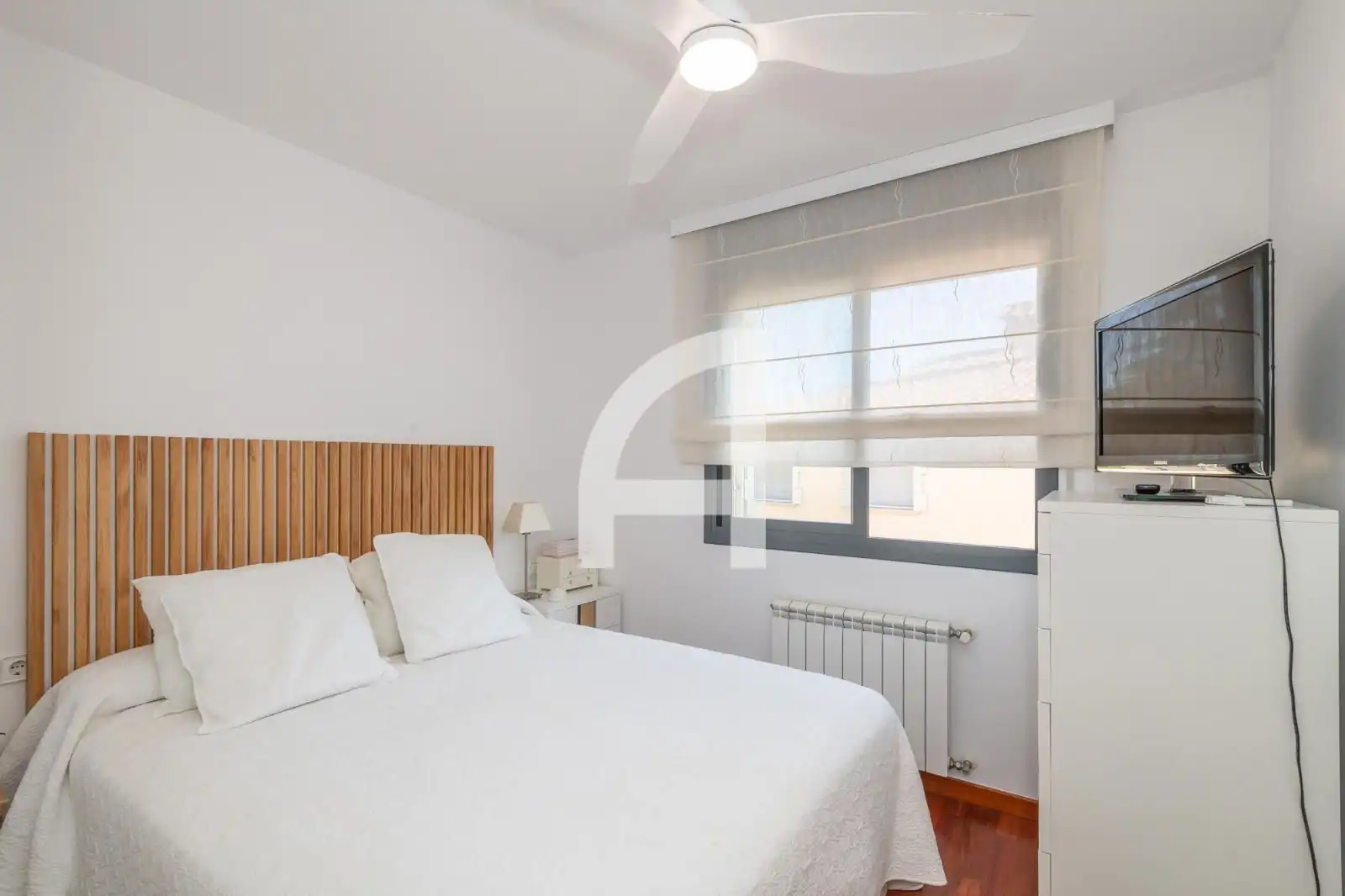 Schlafzimmer von Einfamilien-Reihenhaus zum Verkauf in Castell d'Aro, Platja d'Aro i s'Agaró mit Klimaanlage, Privatgarten und Terrasse