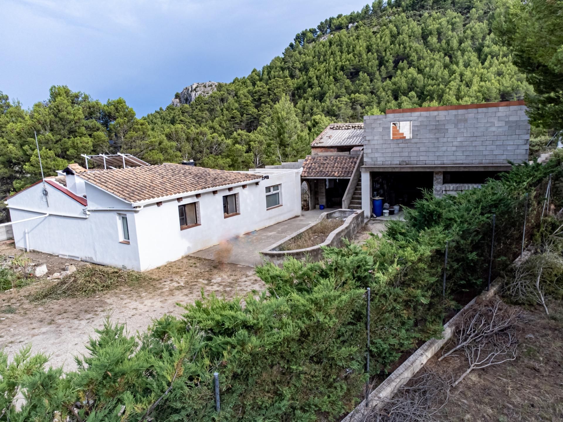 Vista exterior de Casa o xalet en venda en Confrides amb Jardí privat i Traster