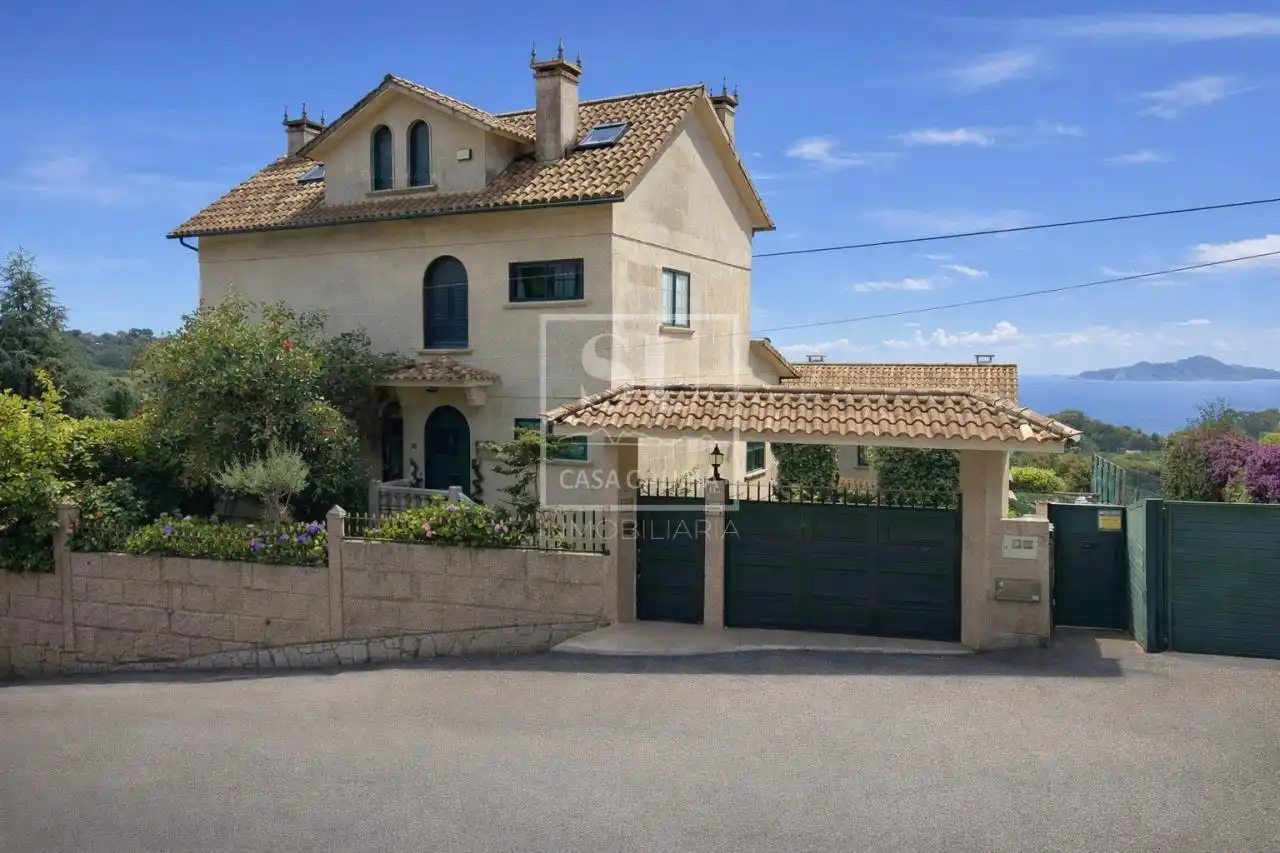 Vista exterior de Casa o chalet en venta en Vigo  con Calefacción, Jardín privado y Parquet