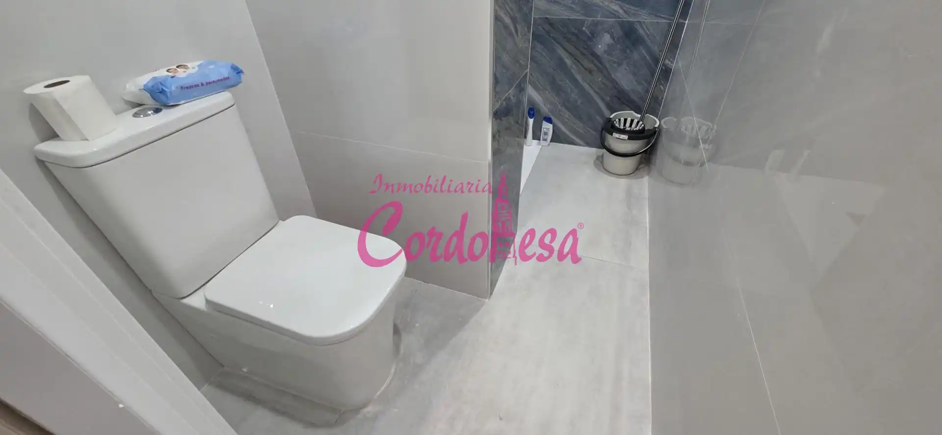 Badezimmer von Wohnung zum Verkauf in Córdoba mit Klimaanlage und Möbliert