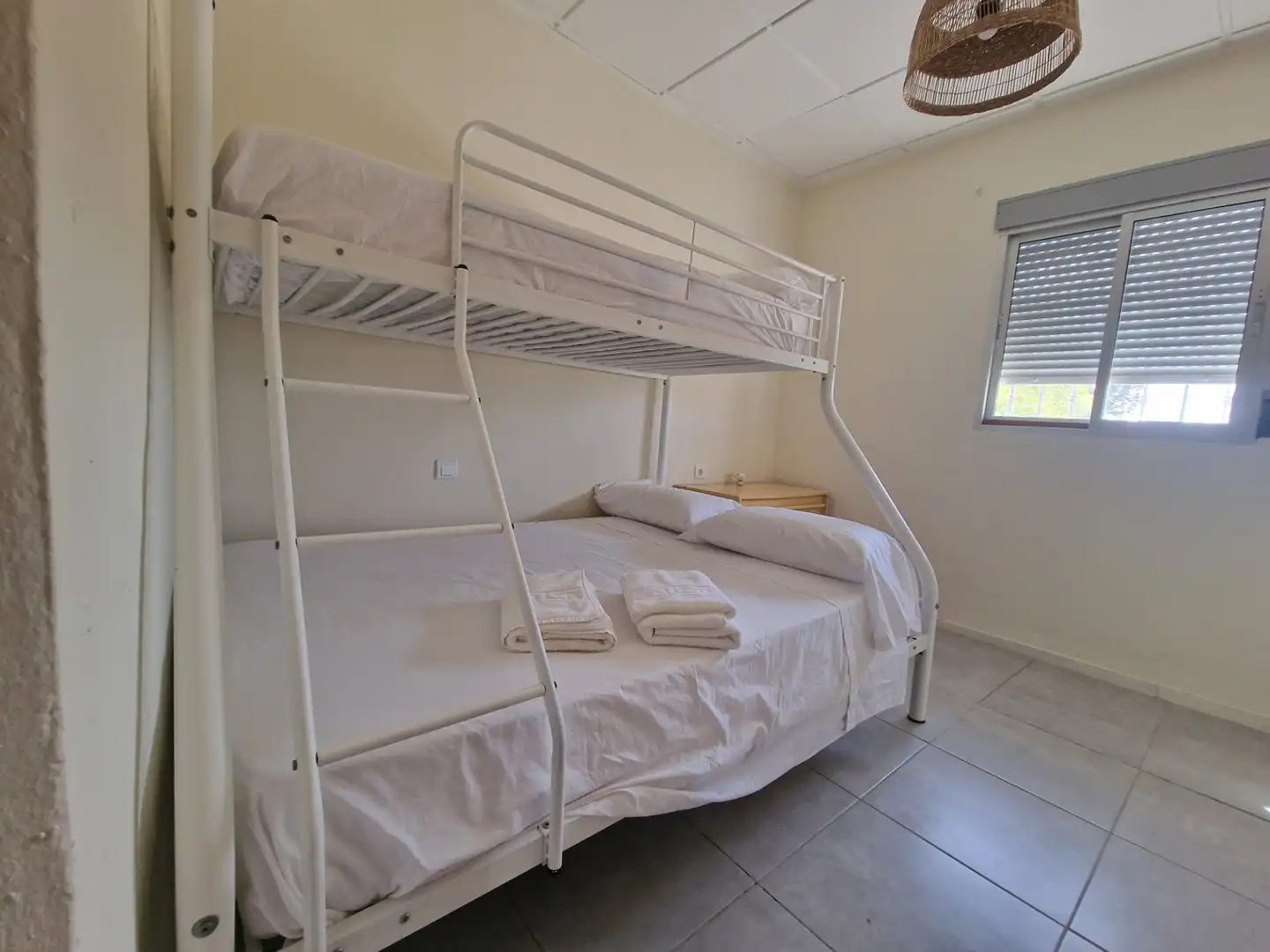 Dormitori de Finca rústica de lloguer en Málaga amb Aire condicionat, Piscina i Moblat