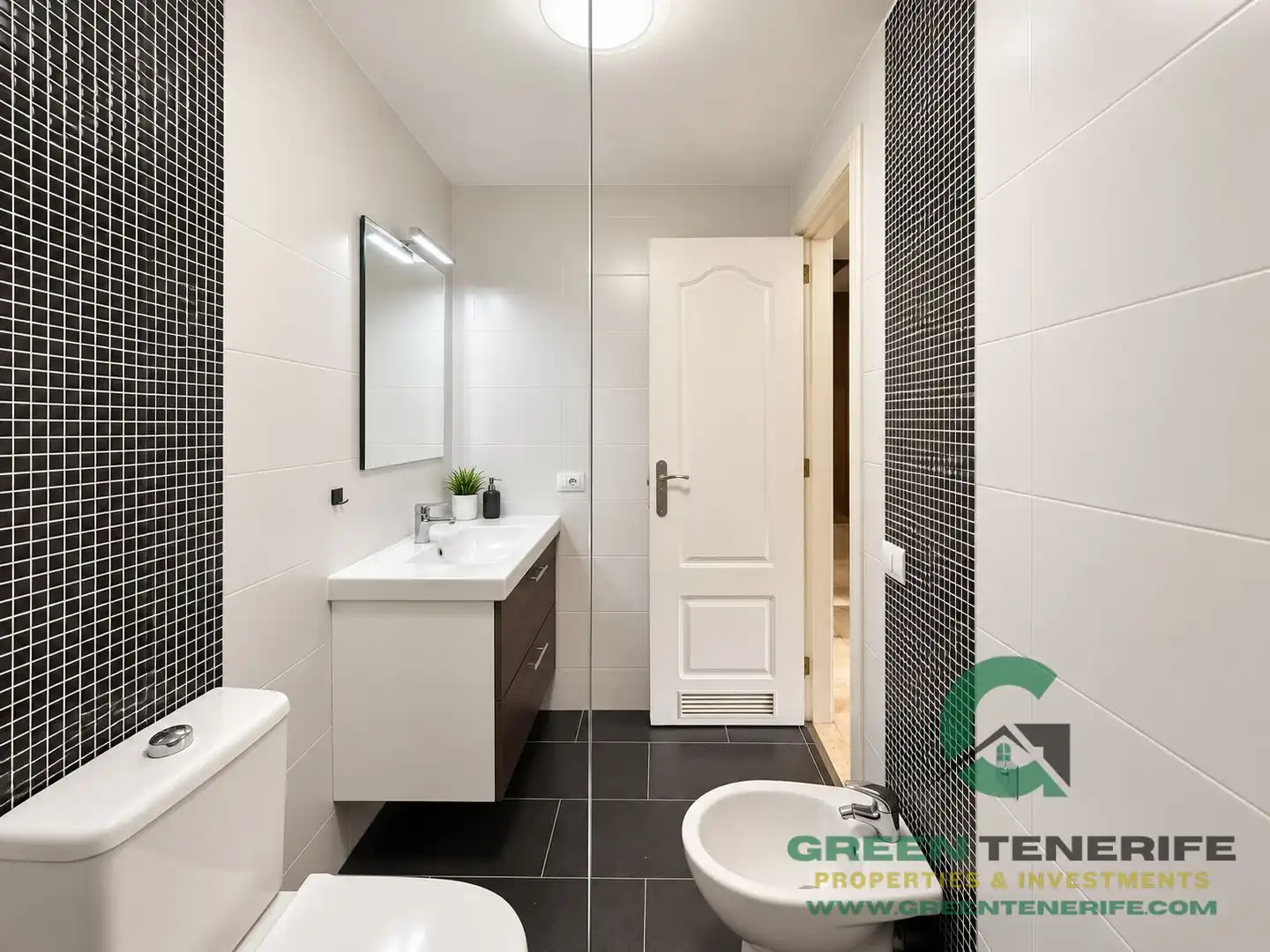 Bathroom of Flat for sale in Adeje  with Terrace and Storage room